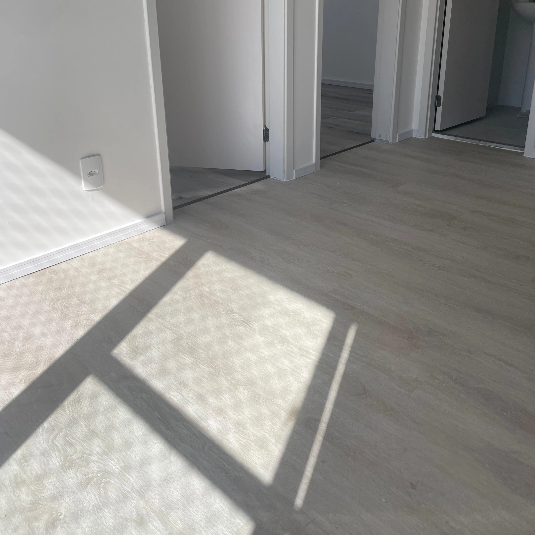 Obra de piso vinílico 1